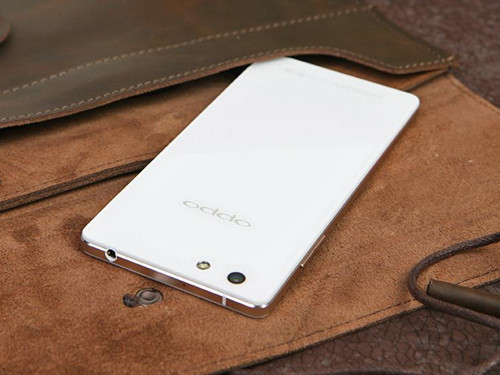   oppo r1s(r8007/移动td-lte版)主要升级了后置摄像头,达到了