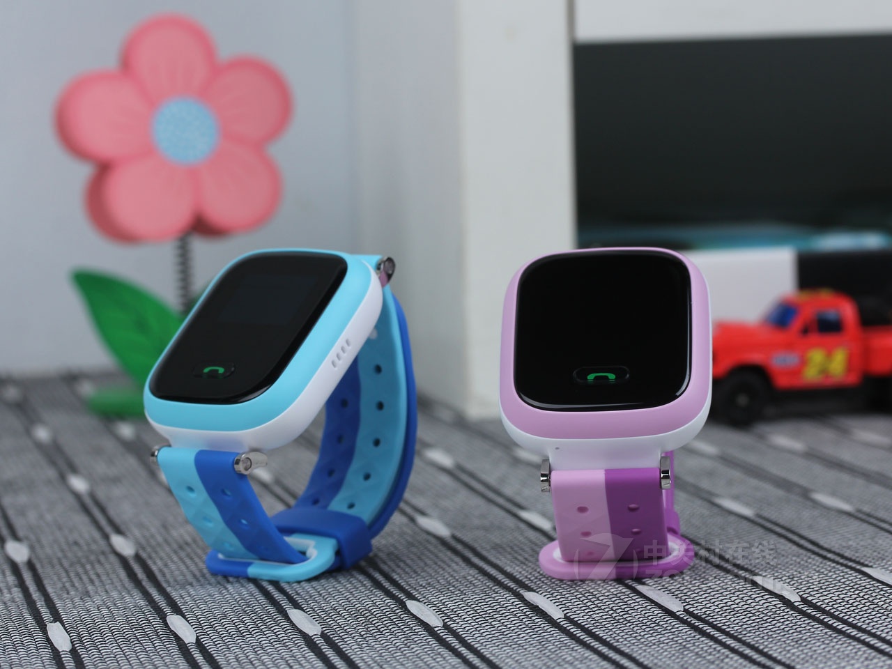 小天才 Y02 能打电话的智能手表特价促销